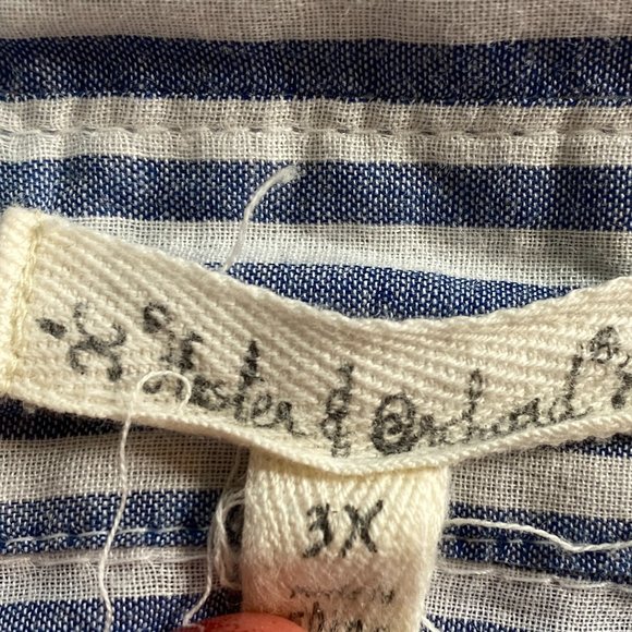 📌Hester & Orchard Classic Striped Button down Blouse with Roll up sleeves - Picture 15 of 16